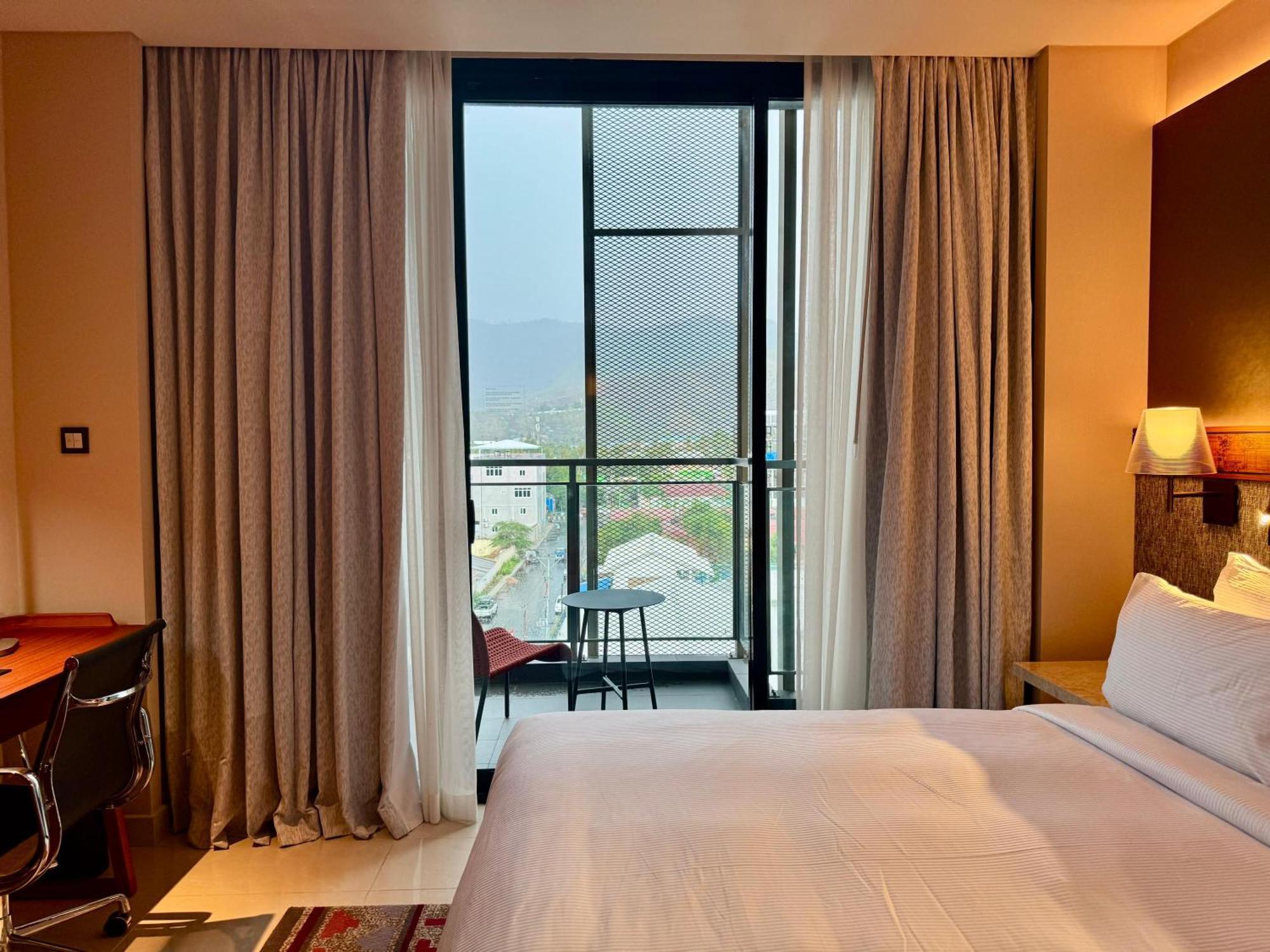 Palm Springs Hotel Дили Экстерьер фото